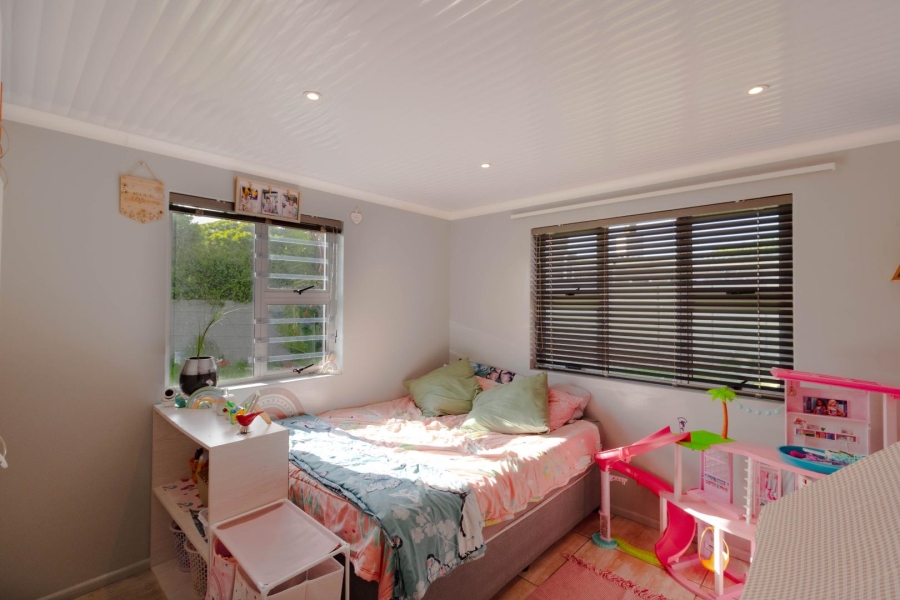 6 Bedroom Property for Sale in Sandbaai Western Cape